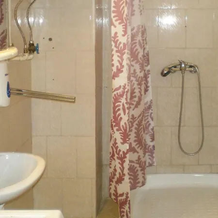 Apartment Beautiful In W/ Wifi And 2 Bedrooms *