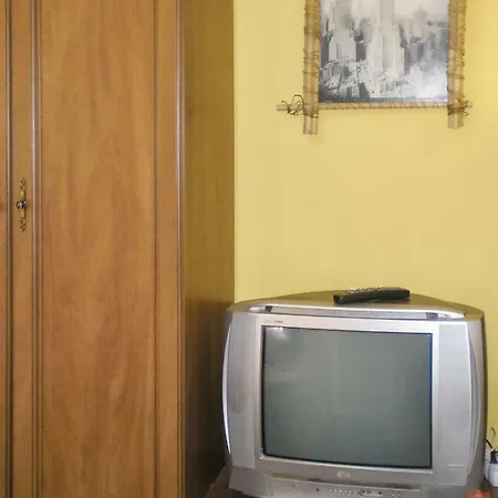 Apartment Beautiful In W/ Wifi And 2 Bedrooms